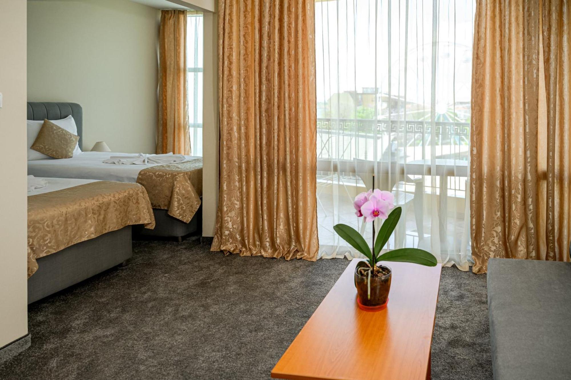 Paradise Hotel & Relax Center