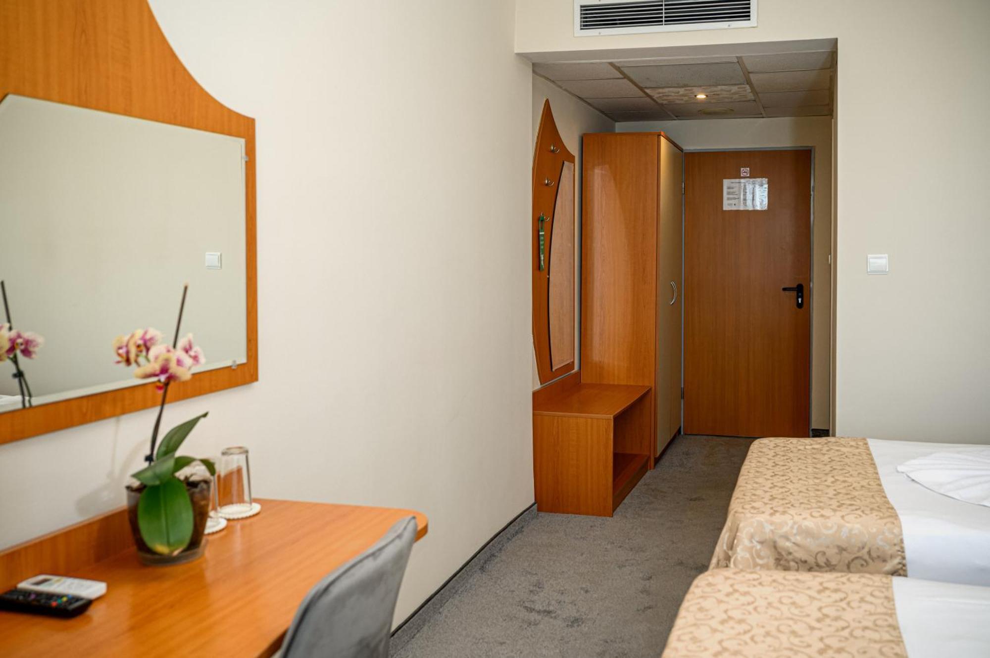 Paradise Hotel & Relax Center 3*